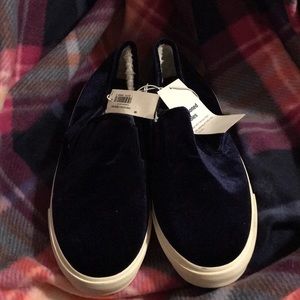 Women’s slip-on sneakers